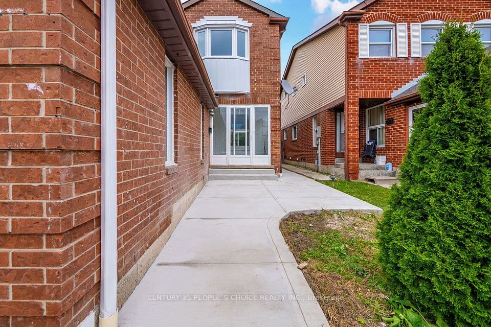 658 Galloway Crescent, Mississauga, ON L5C 3W1 – photo 3
