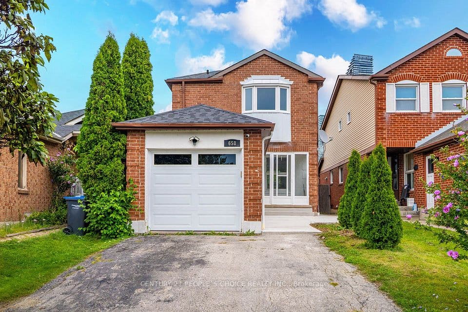 658 Galloway Crescent, Mississauga, ON L5C 3W1 – photo 2