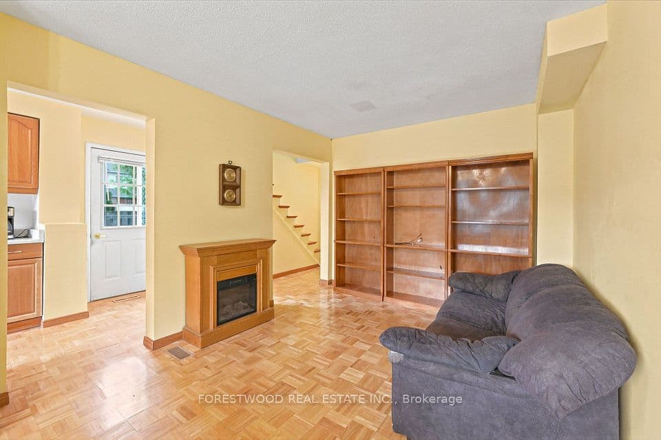 4110 Quaker Hill Drive, Mississauga, ON L5C 3M3 – photo 3