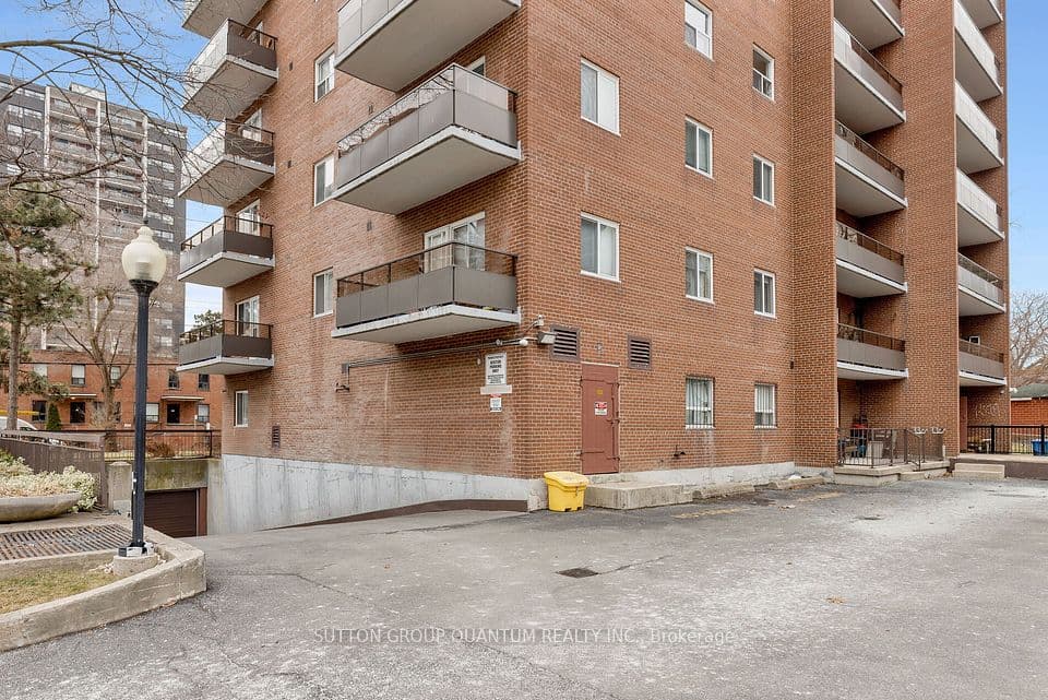 15 Elizabeth Street N 401, Mississauga, ON L5G 2Z3 – photo 3