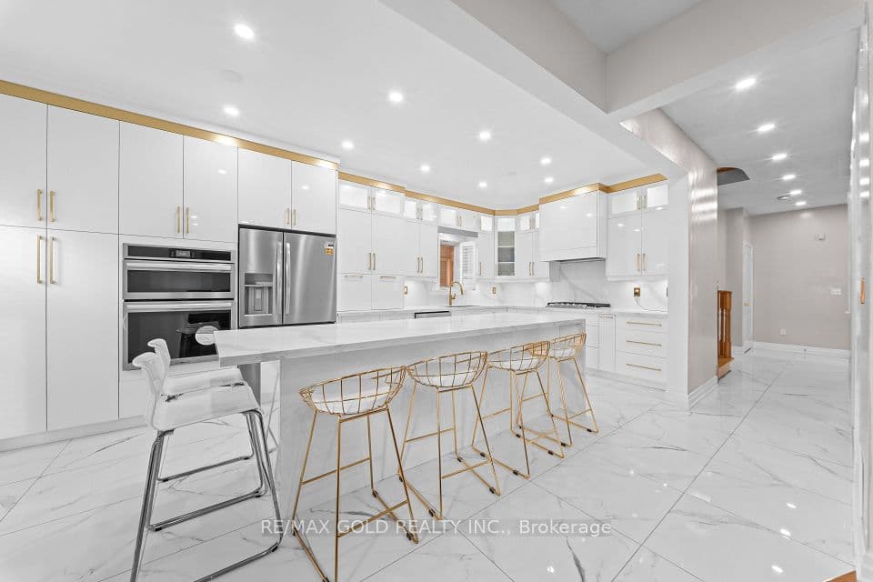 19 Attview Crescent, Brampton, ON L6P 2R5 – main photo