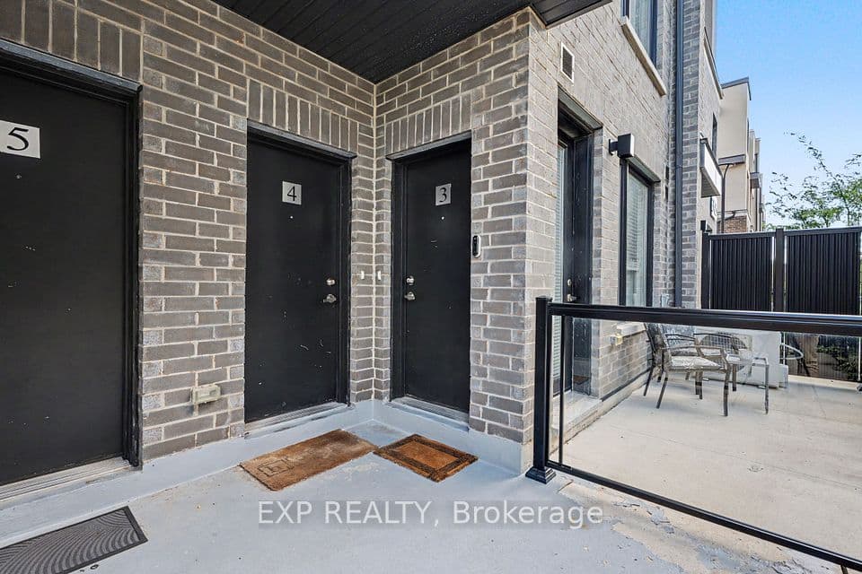 3425 Ridgeway Drive 3, Mississauga, ON L5L 0B9 – main photo