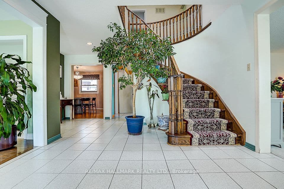 4491 Andiron Court, Mississauga, ON L5V 1C9 – photo 3