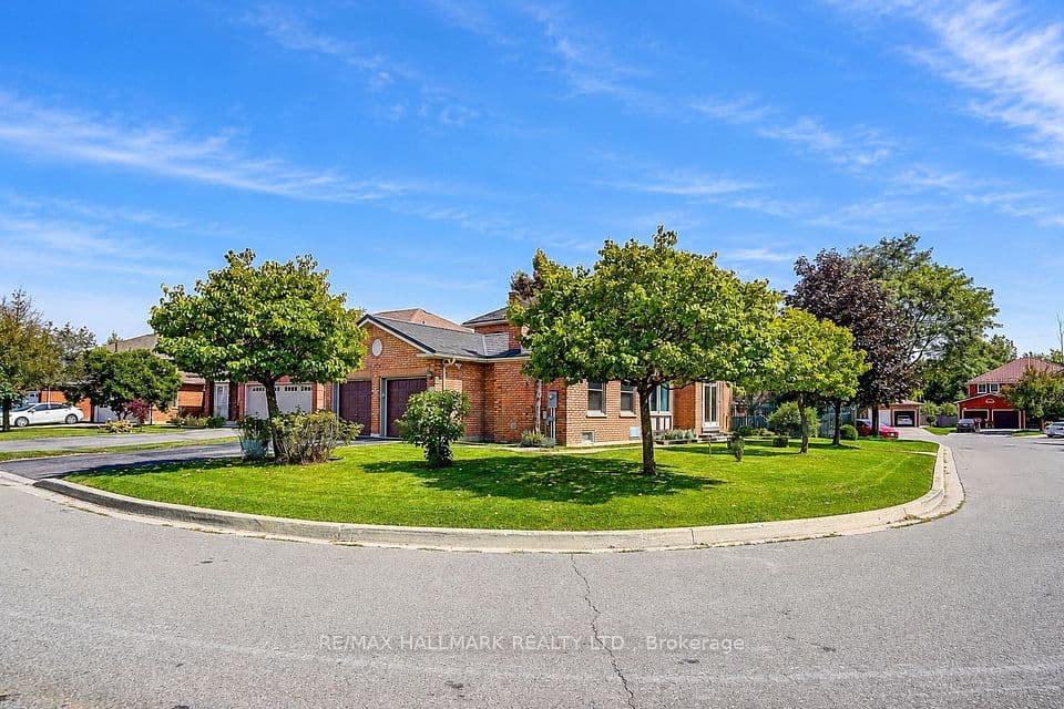4491 Andiron Court, Mississauga, ON L5V 1C9 – photo 2