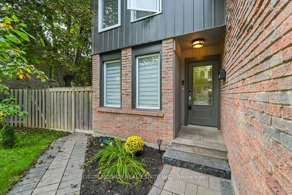 6954 Cadiz Crescent, Mississauga, ON L5N 1Y4 – photo 2