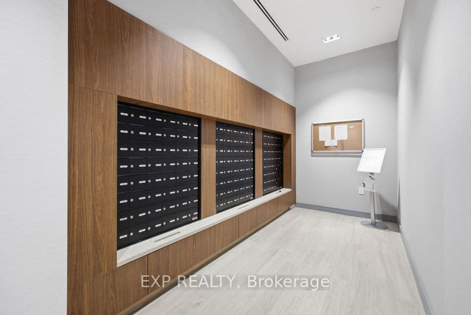 25 neighborhood Lane 404, Toronto, ON M8Y 0C4 – photo 2