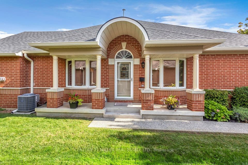 2175 Country Club Drive 4, Burlington, ON L7M 4H9 – photo 2