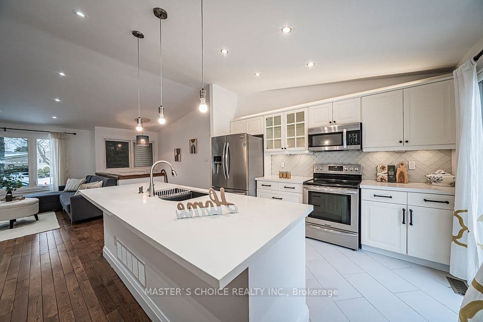 3294 Rhonda Valley Drive, Mississauga, ON L5A 3E9 – main photo