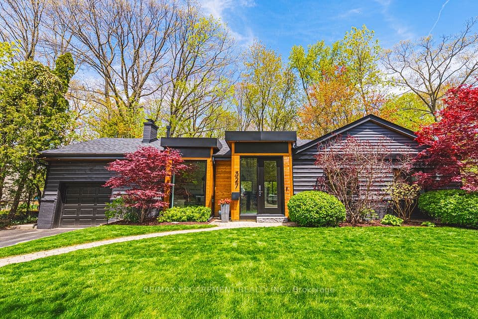 327 Goodram Drive, Burlington, ON L7L 2J9 – main photo