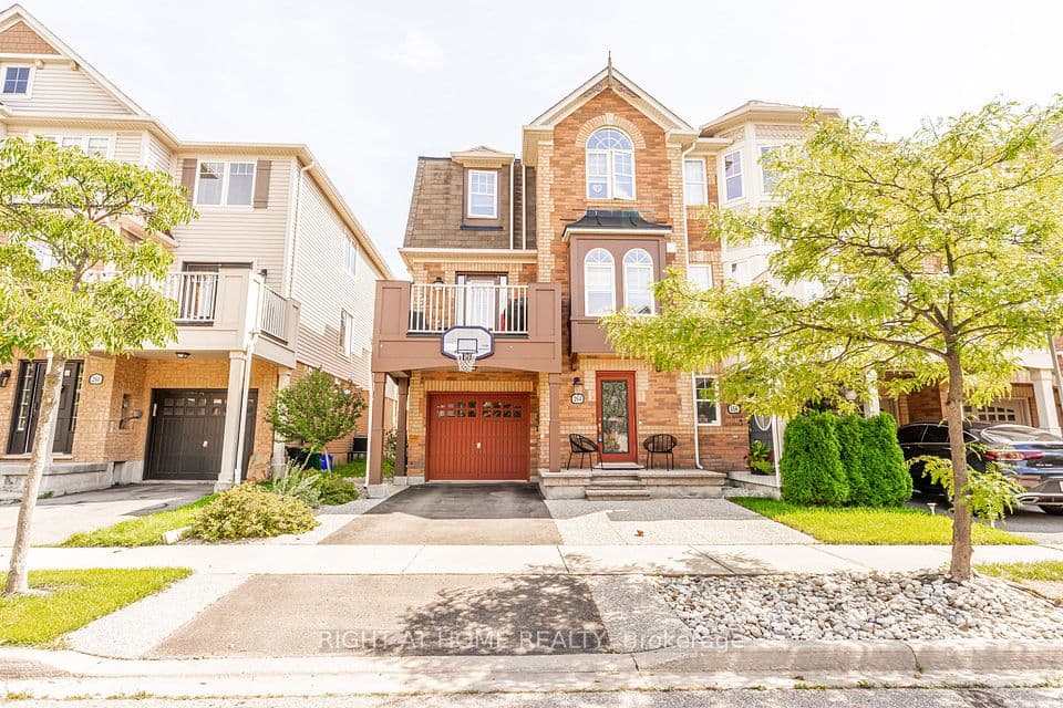 264 Wetenhall Landing, Milton, ON L9T 7B7 – main photo