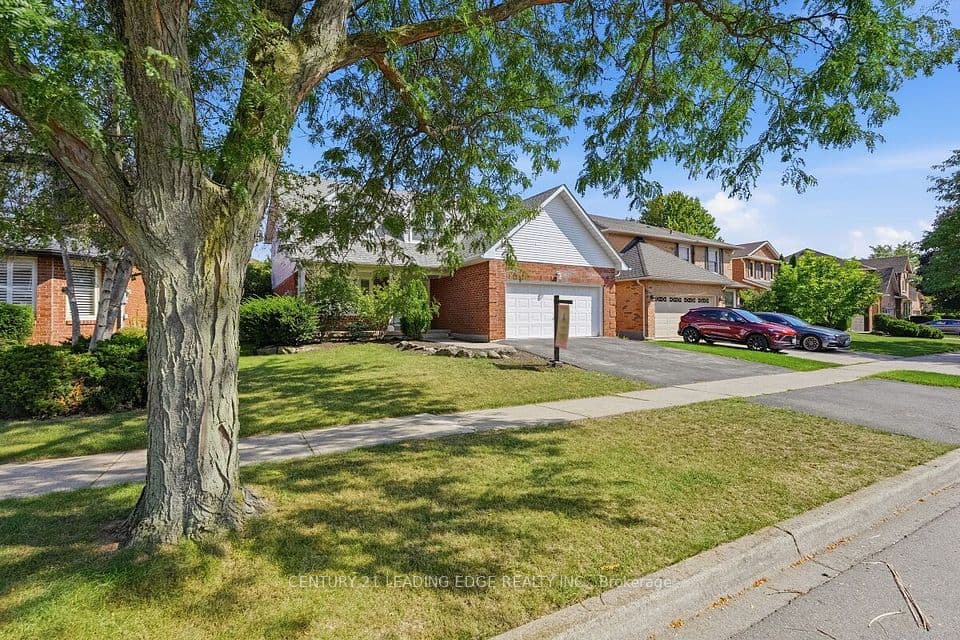 2409 Butternut Crescent, Burlington, ON L7M 3J7 – photo 2