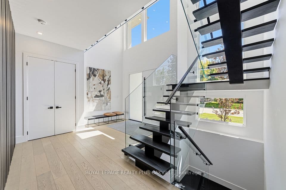 1189 Tisdale Street, Oakville, ON L6L 2S9 – photo 2