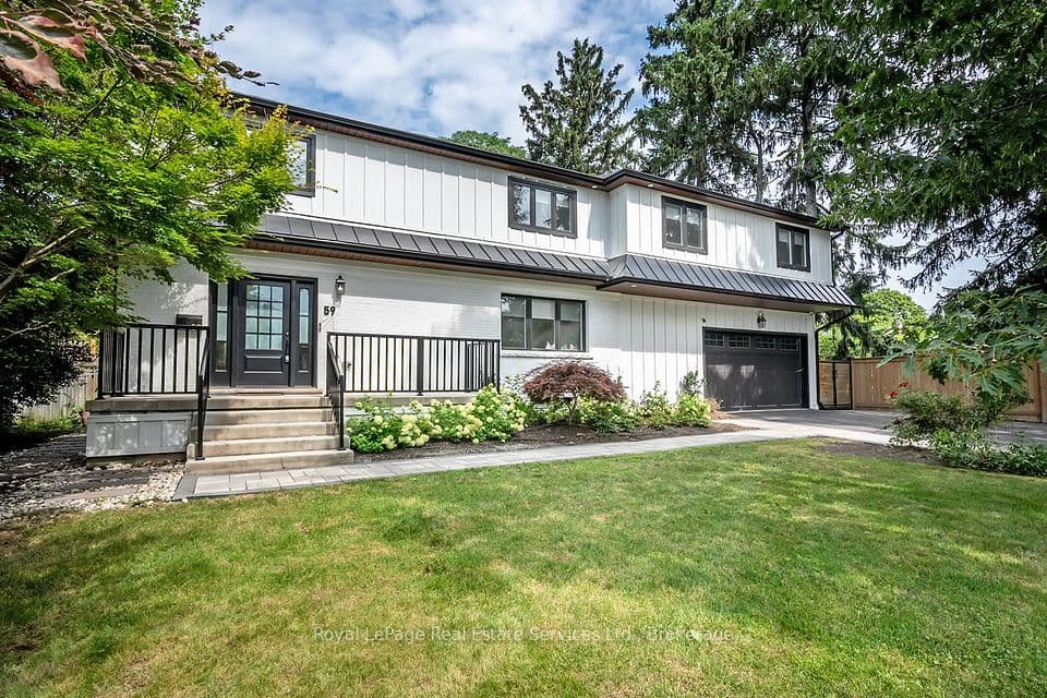 59 Fairwood Place E, Burlington, ON L7T 2B7 – main photo