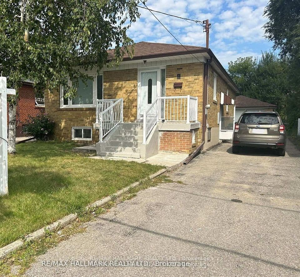 9 Macleod Street, Toronto, ON M6L 2M7 – main photo