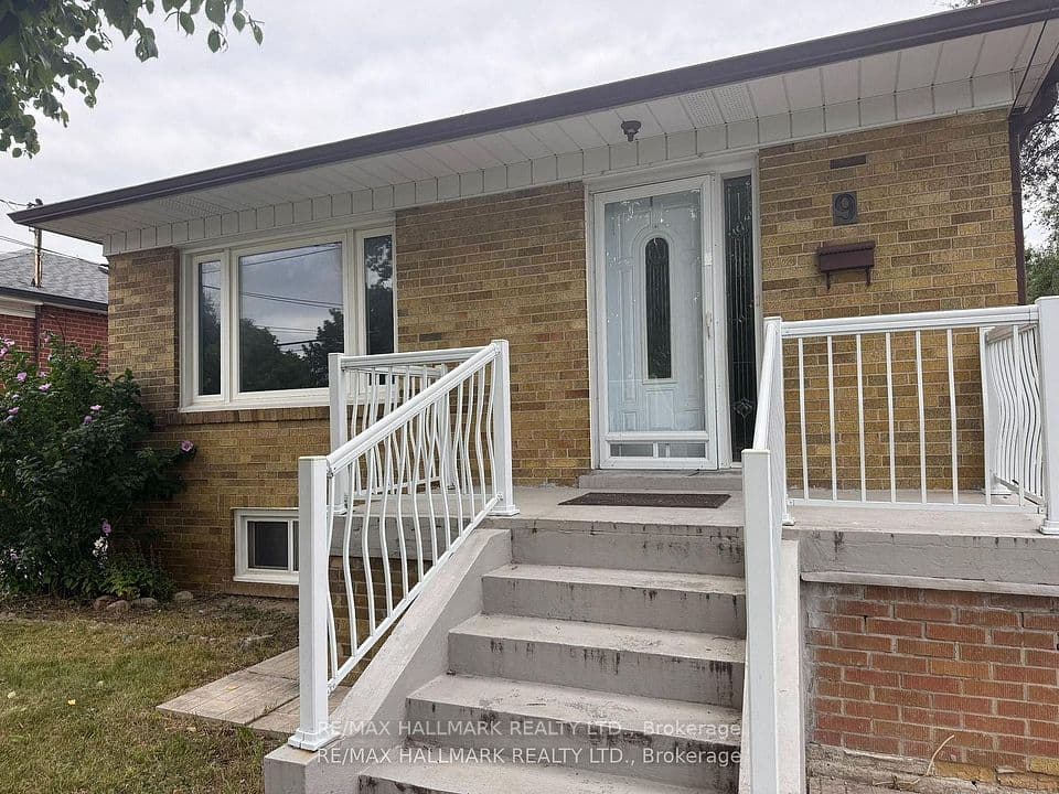 9 Macleod Street, Toronto, ON M6L 2M7 – photo 3