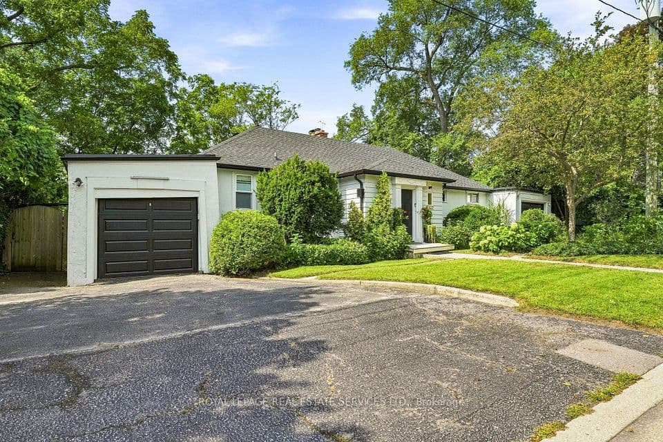 372 Trafalgar Road, Oakville, ON L6J 3H5 – photo 2