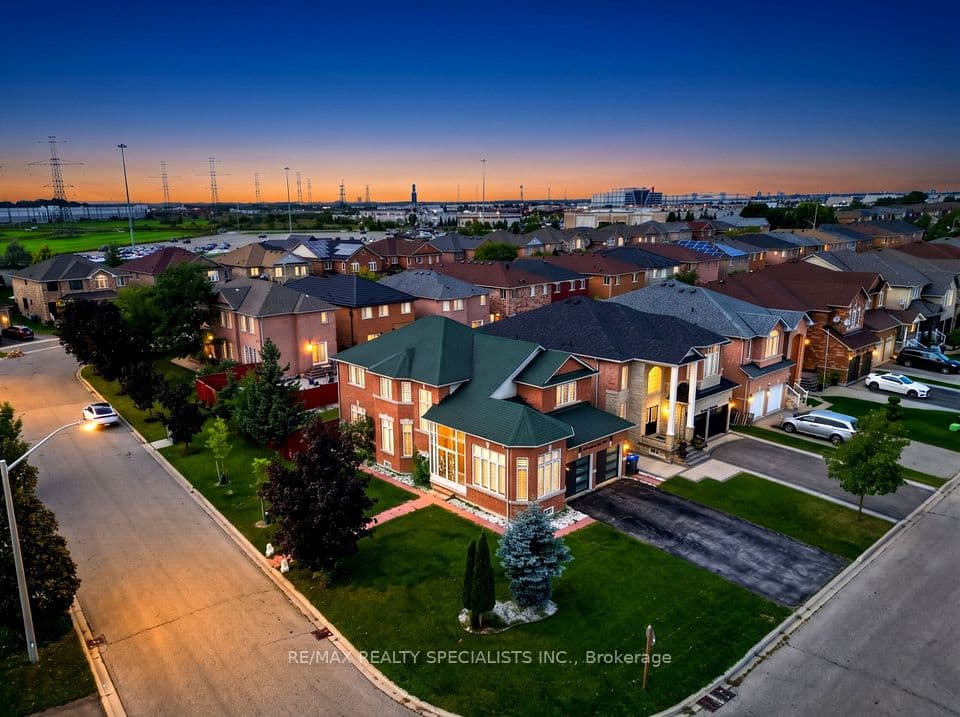3463 Crimson King Circle, Mississauga, ON L5N 8M9 – main photo