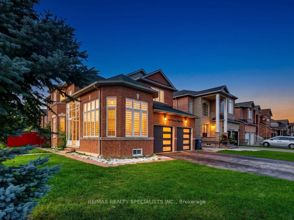 3463 Crimson King Circle, Mississauga, ON L5N 8M9 – photo 2