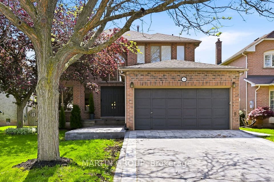 376 Carrier Lane, Oakville, ON L6H 5E9 – main photo