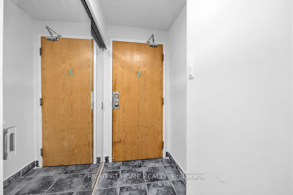 41 Markbrook Lane 1711, Toronto, ON M9V 5E6 – photo 3