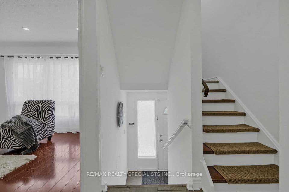 3525 Brandon Gate Drive 11, Mississauga, ON L4T 3M3 – photo 2