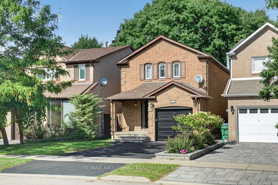 4353 Sawmill Valley Drive, Mississauga, ON L5L 3L3 – main photo