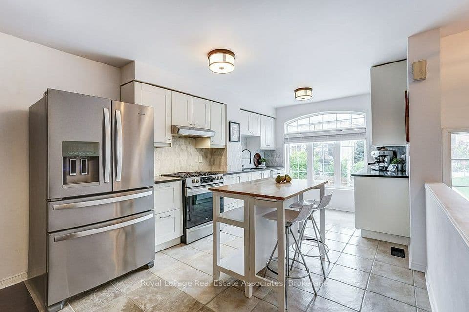 7222 Deanlee Court, Mississauga, ON L5N 8R5 – main photo