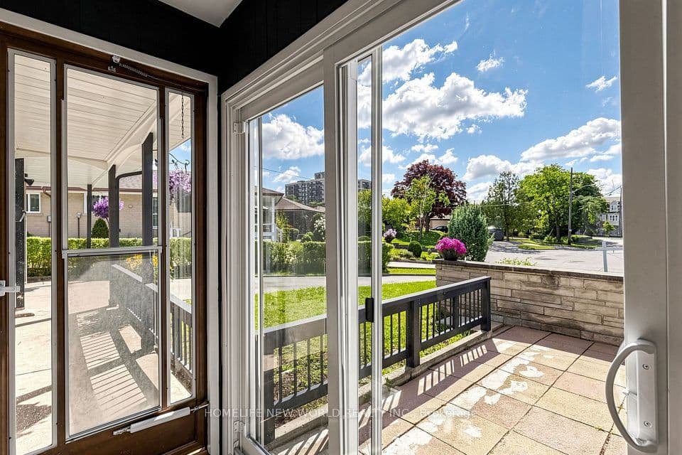 12 Greyfriar Court, Toronto, ON M3N 2A9 – photo 3