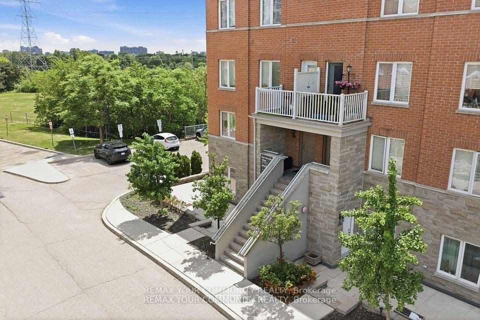 35 Richgrove Drive #204, Toronto, ON M9R 0A3 – photo 2