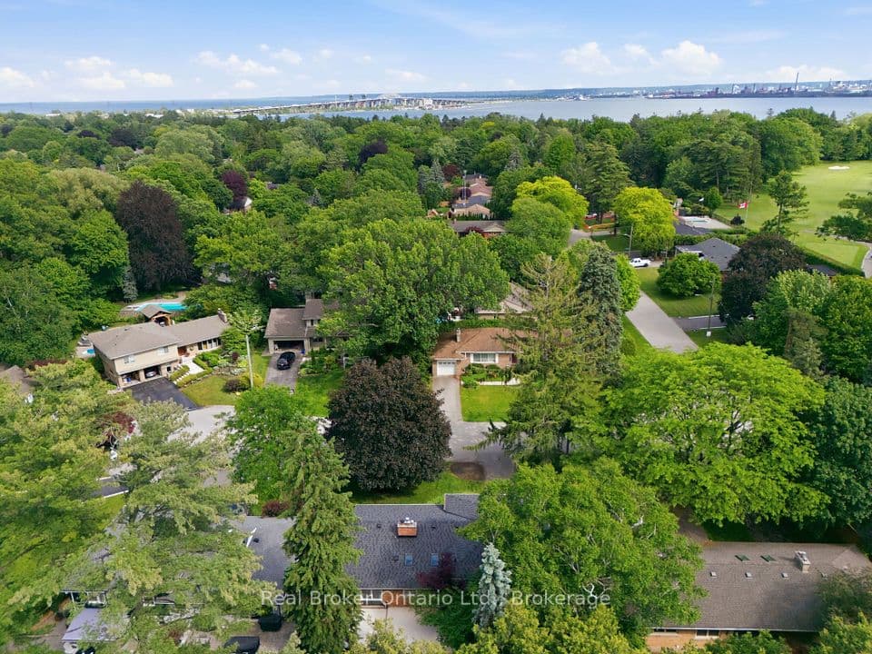 571 Leonard Court, Burlington, ON L7T 2P4 – photo 3