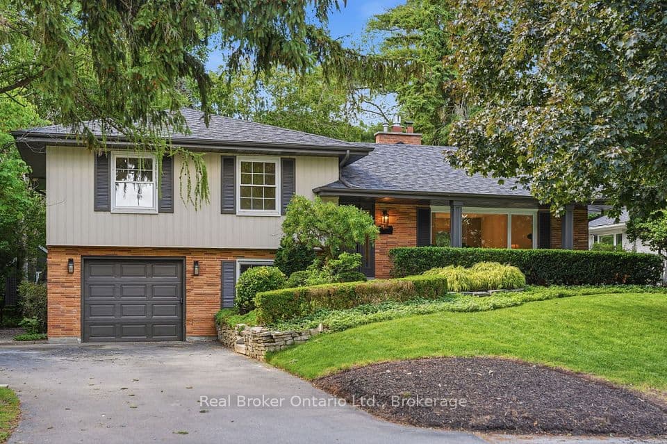 571 Leonard Court, Burlington, ON L7T 2P4 – main photo