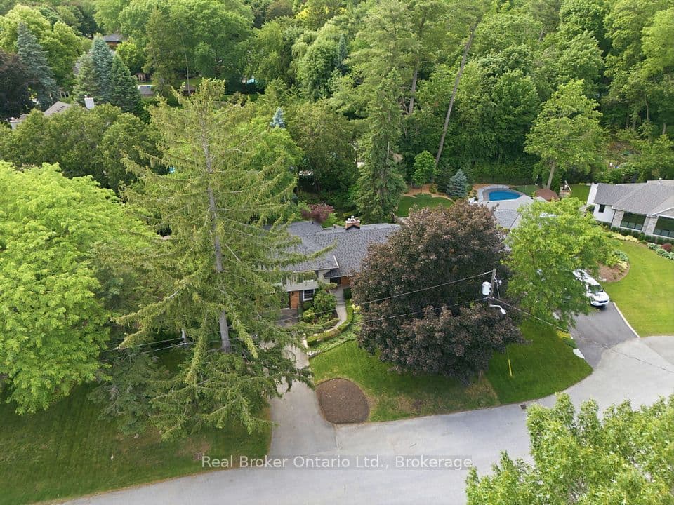 571 Leonard Court, Burlington, ON L7T 2P4 – photo 2