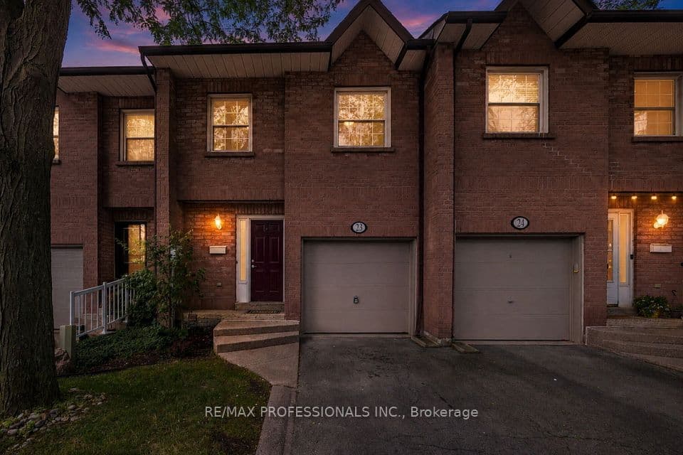 2004 Glenada Crescent 23, Oakville, ON L6H 5P5 – main photo