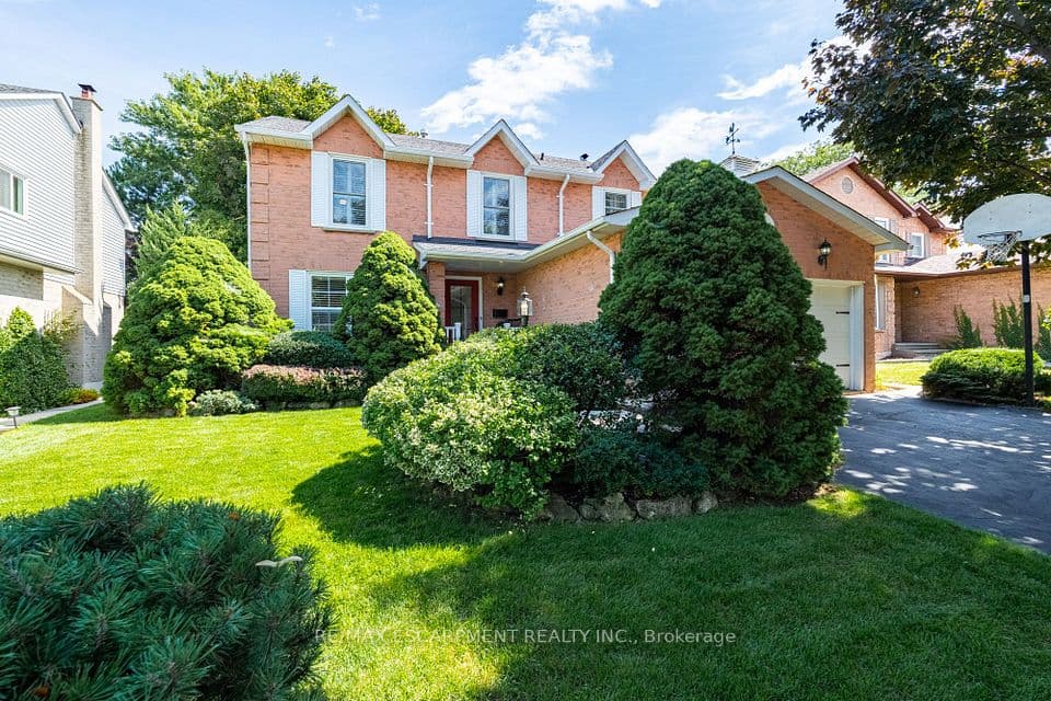 3212 Pinemeadow Drive, Burlington, ON L7M 2N7 – main photo