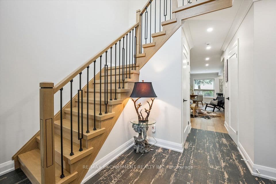 1261 STEPHENSON Drive, Burlington, ON L7S 2B3 – photo 3