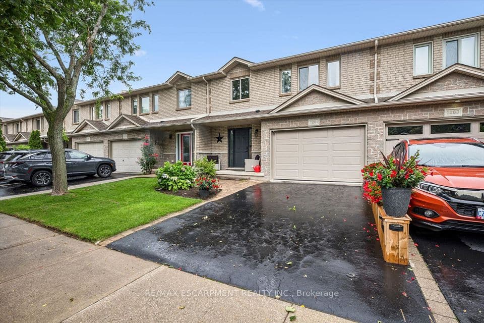 1261 STEPHENSON Drive, Burlington, ON L7S 2B3 – main photo