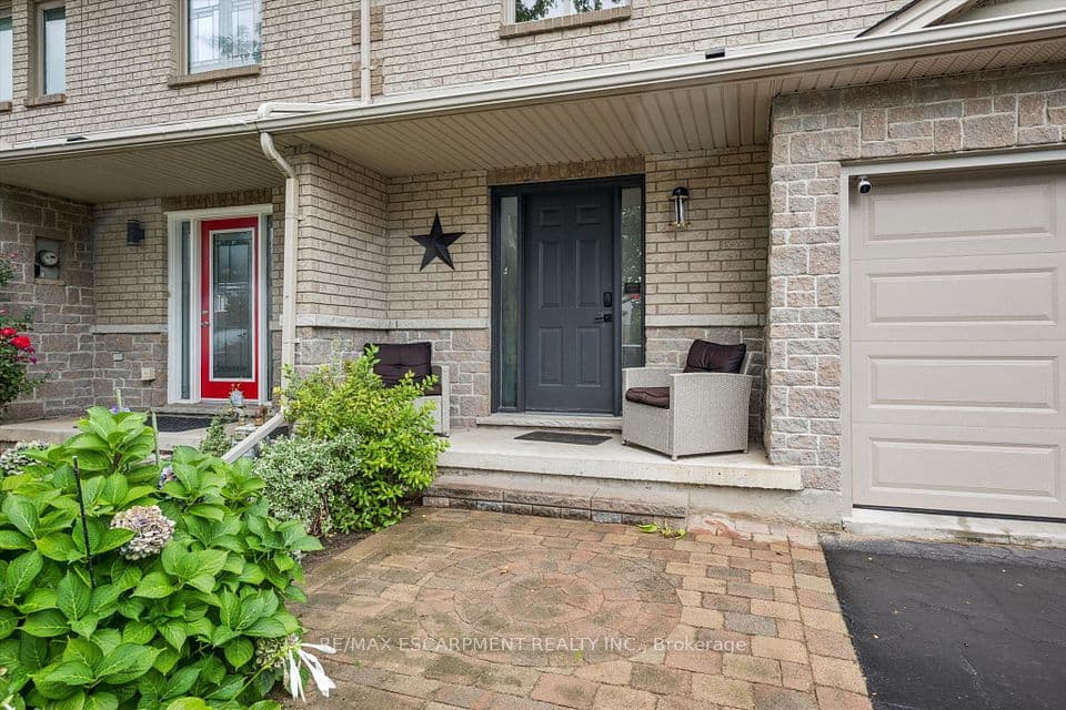 1261 STEPHENSON Drive, Burlington, ON L7S 2B3 – photo 2