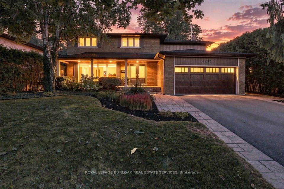 4430 Hawthorne Drive, Burlington, ON L7L 1G5 – main photo