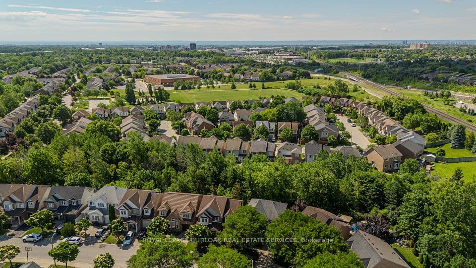 5174 Ravine Crescent, Burlington, ON L7L 6N2 – photo 2