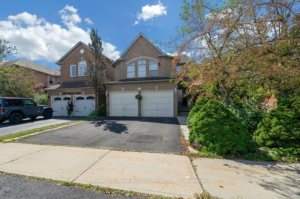 2326 Yorktown Circle, Mississauga, ON L5M 5Y2 – photo 2