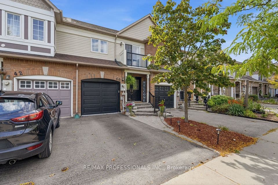 40 Dominion Gardens Drive, Halton Hills, ON L7G 6B2 – main photo