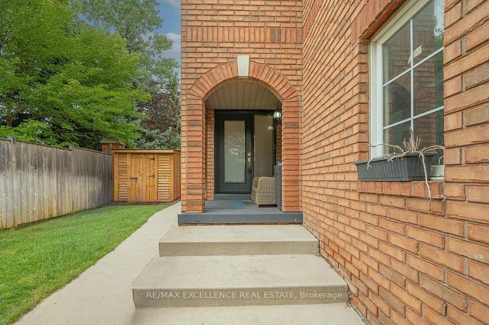 20 Manett Crescent, Brampton, ON L6X 4X4 – photo 2