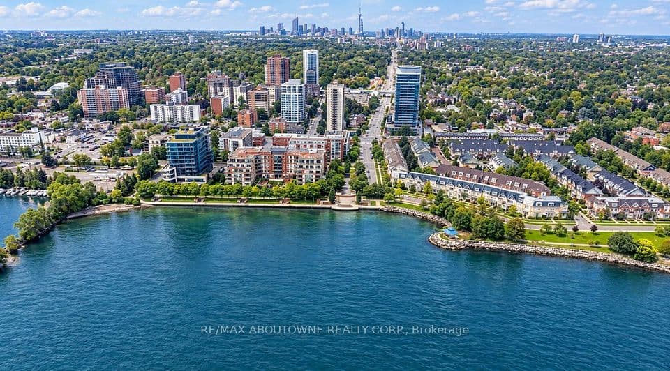 80 Port Street E 403, Mississauga, ON L5G 4V6 – main photo