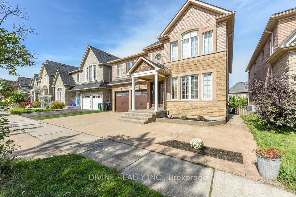 4911 Maxine Place, Mississauga, ON L4Z 4H7 – photo 2