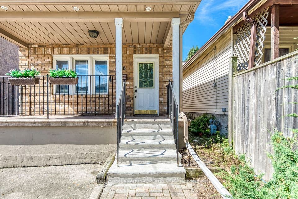 66 Twenty Ninth Street, Toronto, ON M8W 3B2 – photo 2
