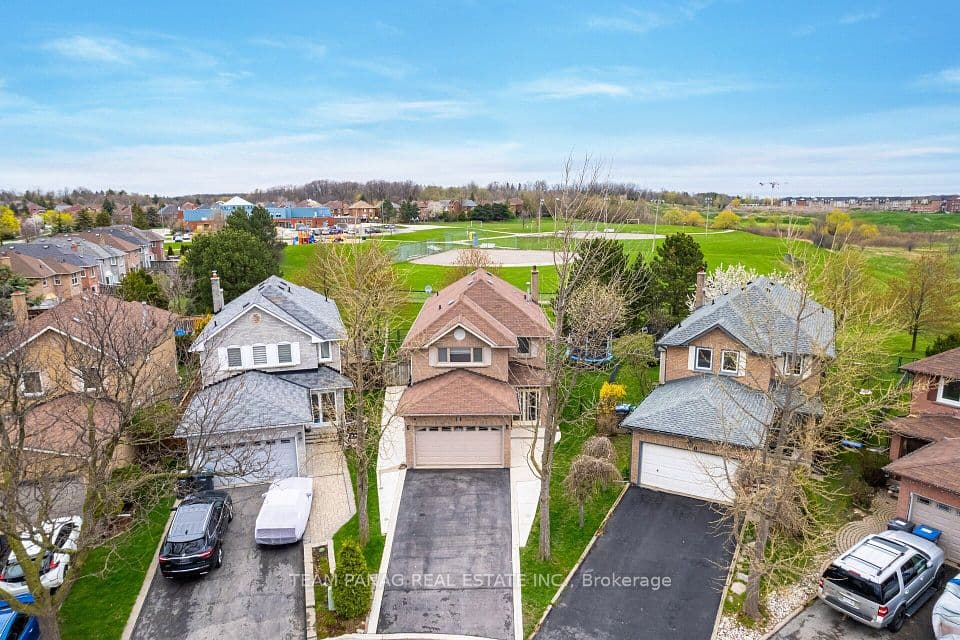 8 Drayglass Court, Brampton, ON L6Z 4E9 – main photo