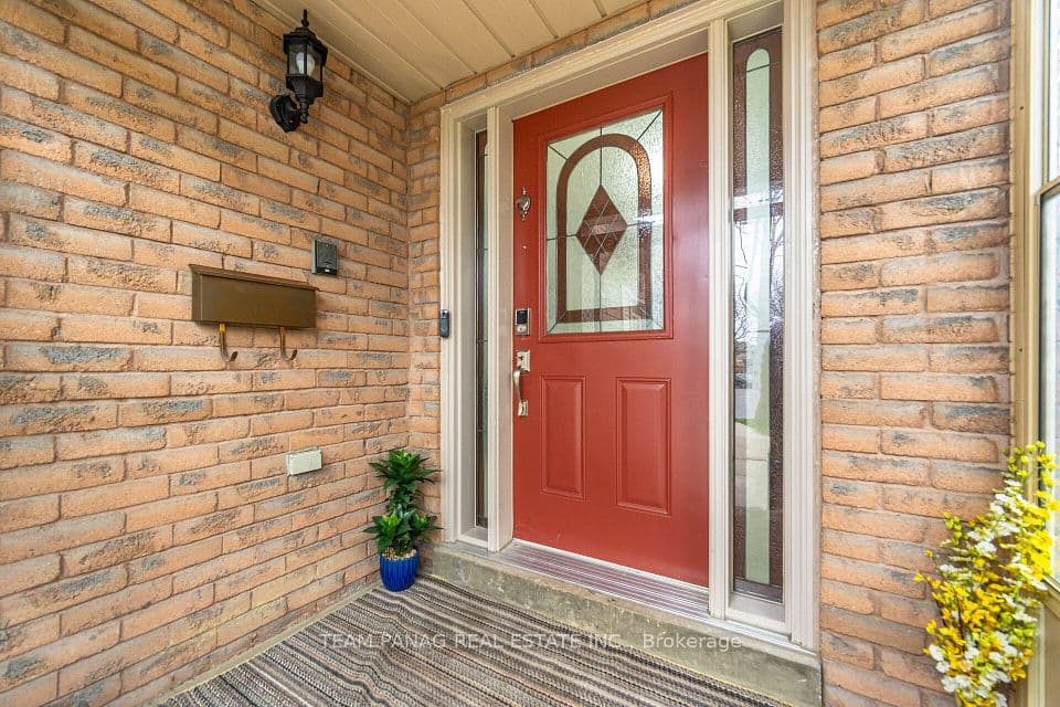 8 Drayglass Court, Brampton, ON L6Z 4E9 – photo 3