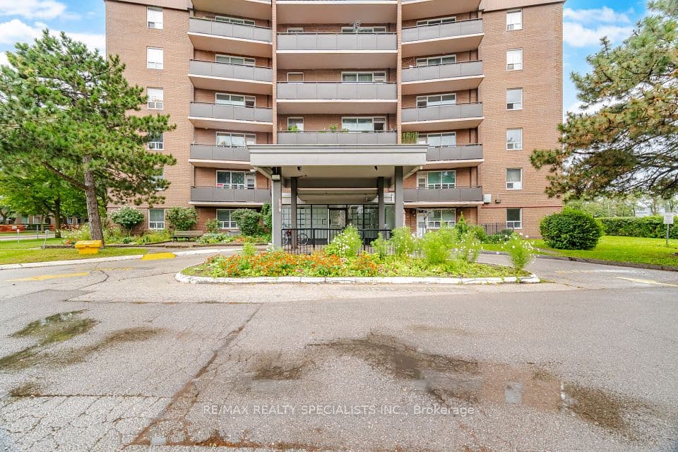 3065 Queen Frederica Drive 403, Mississauga, ON L4Y 3A3 – photo 2