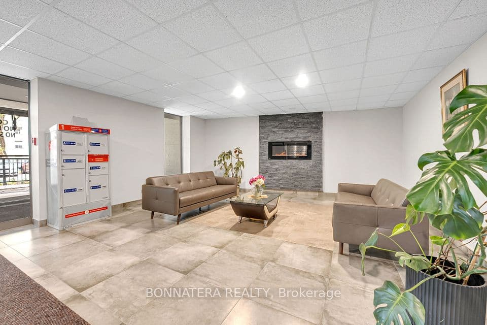 3065 Queen Frederica Drive 905, Mississauga, ON L4Y 3A3 – photo 3
