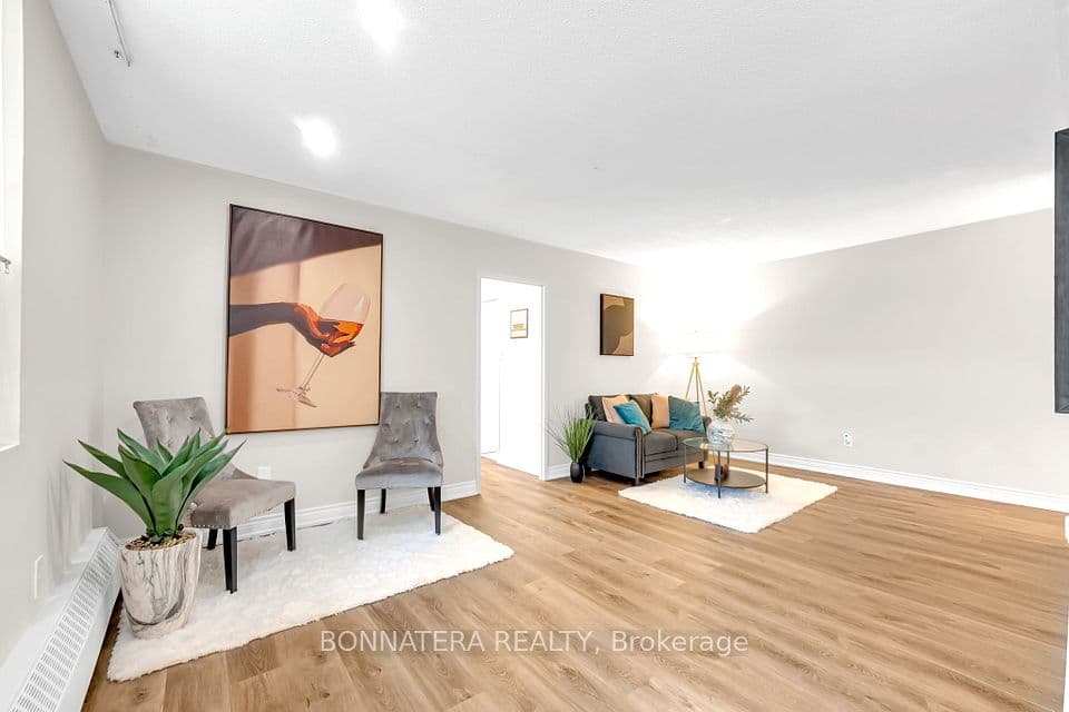 3065 Queen Frederica Drive 905, Mississauga, ON L4Y 3A3 – main photo